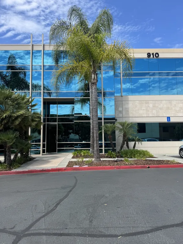 Exterior of the building that houses the Modena Health Eastlake office.