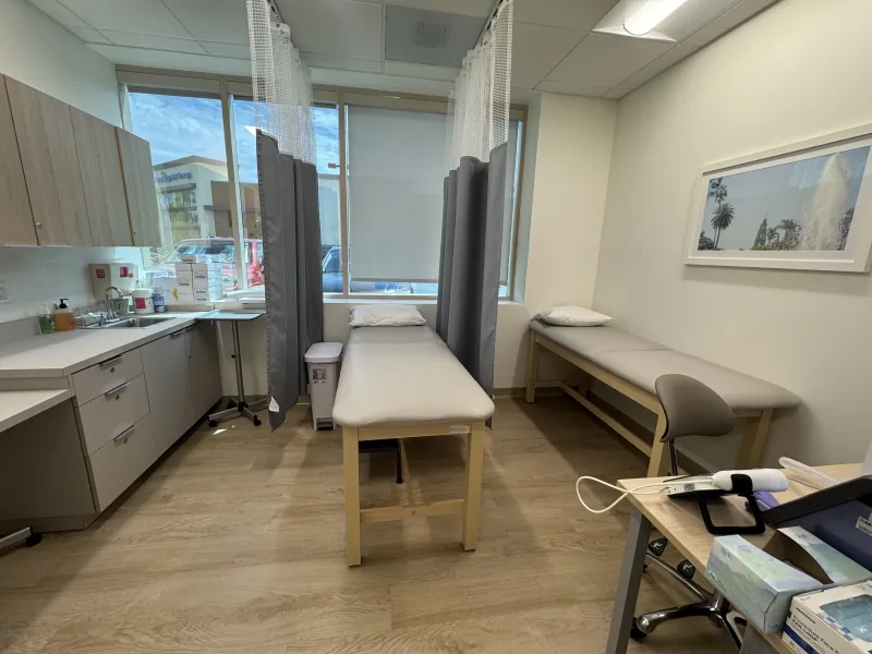 Exam room with a window at the Modena Health Eastlake office.