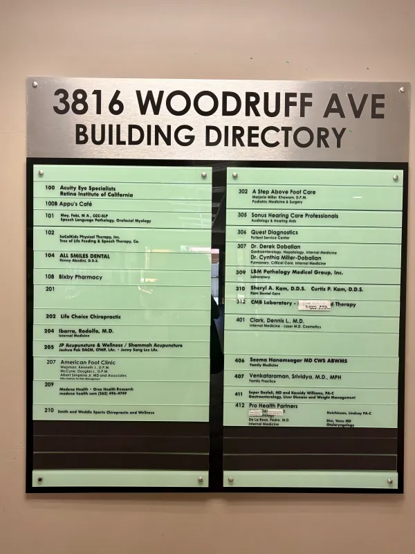Building directory at 3816 Woodruff Avenue for the Modena Health Long Beach office.